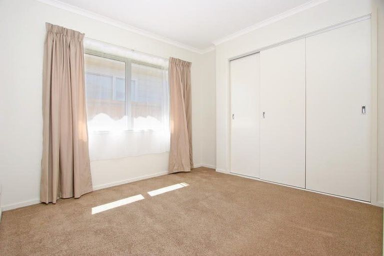 Photo of property in 58 Kenderdine Road, Papatoetoe, Auckland, 2025
