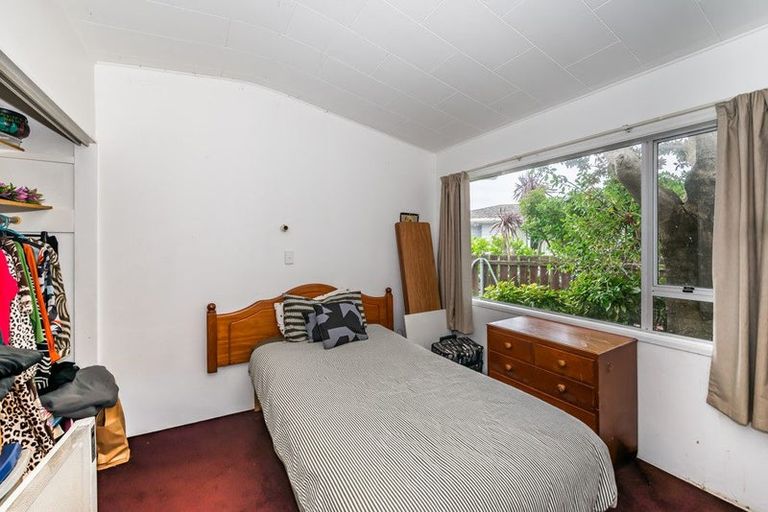 Photo of property in 16 Walton Road, Paraparaumu Beach, Paraparaumu, 5032