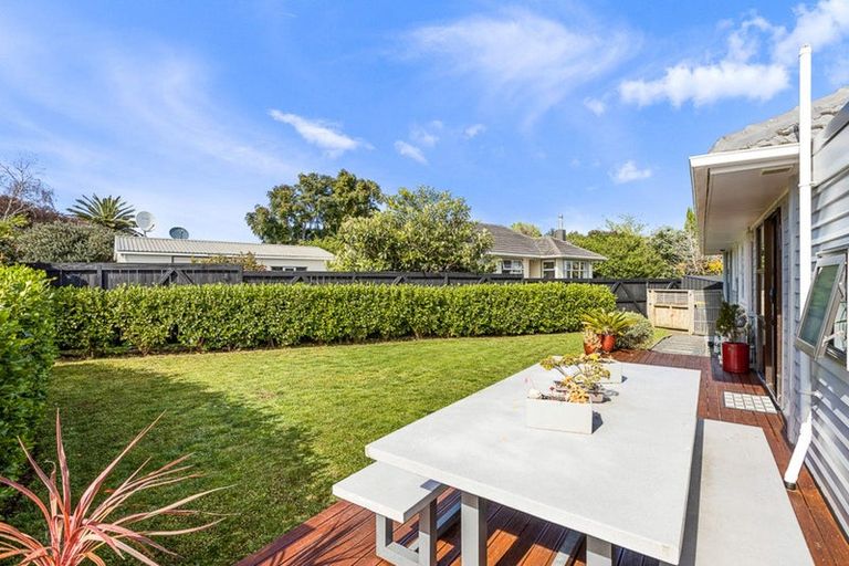 Photo of property in 27 Roby Street, Te Atatu Peninsula, Auckland, 0610