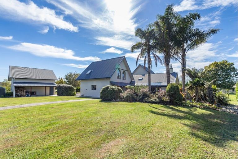 Photo of property in 100 Waihou Road, Levin, 5571