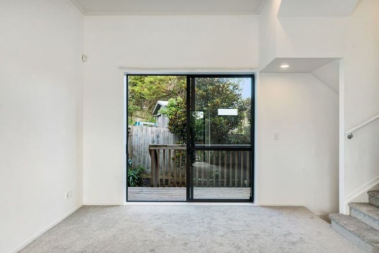 Photo of property in 4/2 Swan Hill Drive, Glen Eden, Auckland, 0602