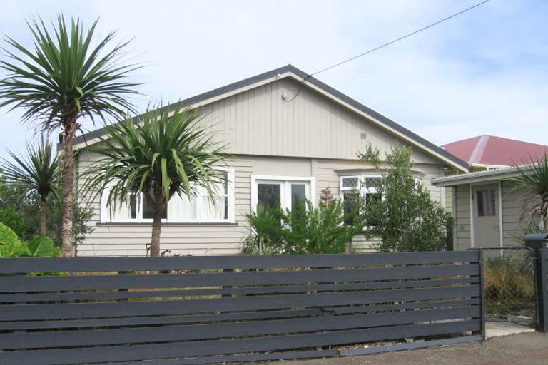 Photo of property in 34 Puru Crescent, Lyall Bay, Wellington, 6022