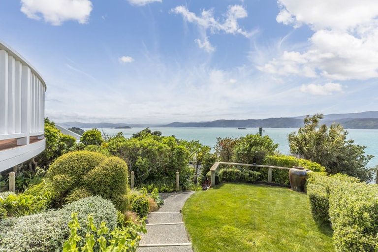 Photo of property in 22 Tai Paku Paku Road, Karaka Bays, Wellington, 6022