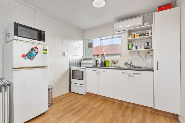 Photo of property in 8/3 Tralee Place, Hillcrest, Hamilton, 3216