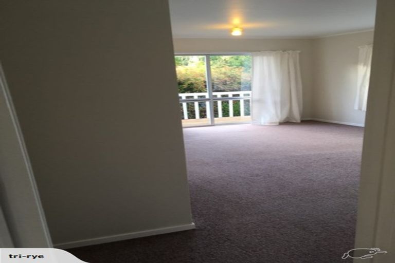 Photo of property in 2/13 Dolbear Street, Titirangi, Auckland, 0604
