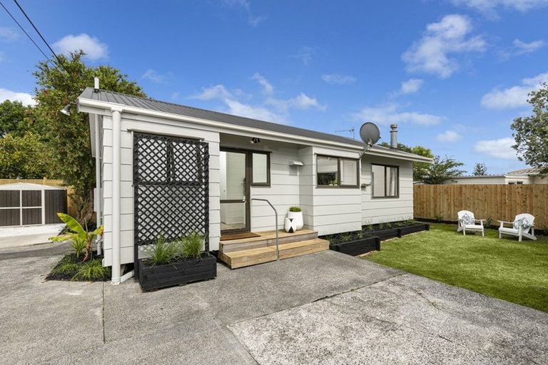 Photo of property in 2/248 Birkdale Road, Birkdale, Auckland, 0626