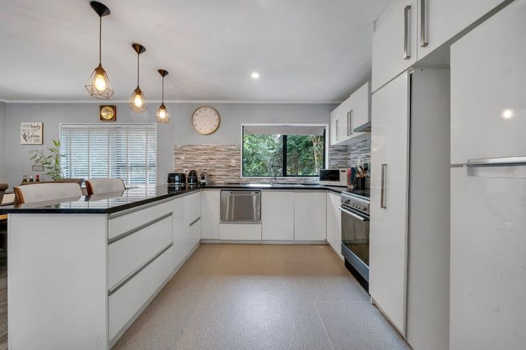 Photo of property in 2/52 Stanley Road, Glenfield, Auckland, 0629