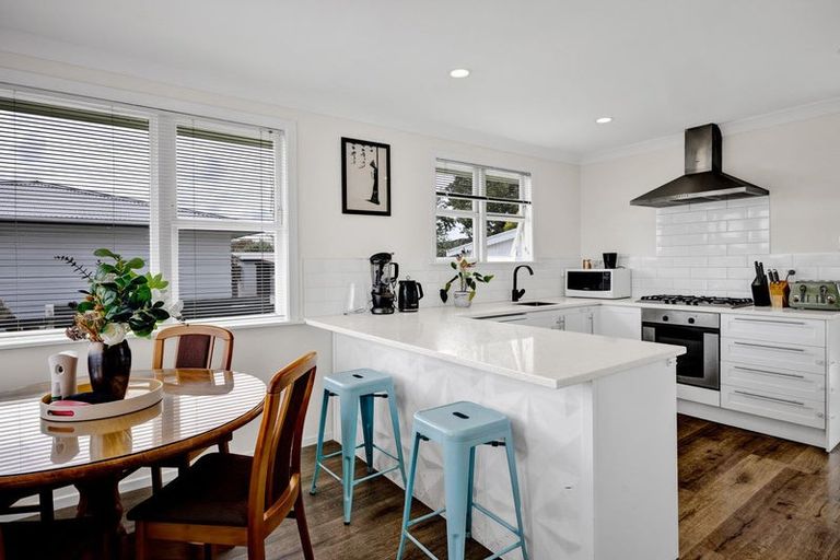 Photo of property in 24 Murray Avenue, Hawera, 4610