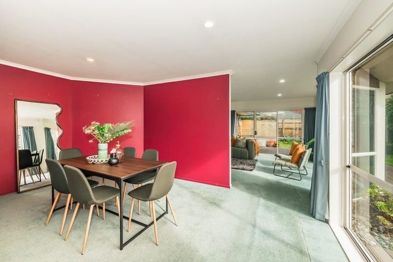 Photo of property in 122 Guildford Drive, Paraparaumu Beach, Paraparaumu, 5032