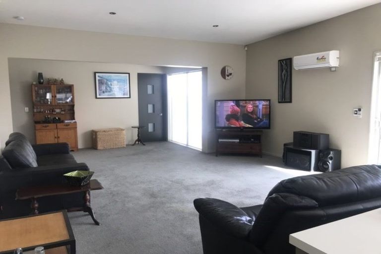 Photo of property in 11 Linkwater Way, Parklands, Christchurch, 8083