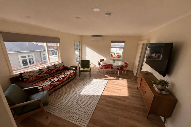 Photo of property in 5/139 Queens Drive, Lyall Bay, Wellington, 6022