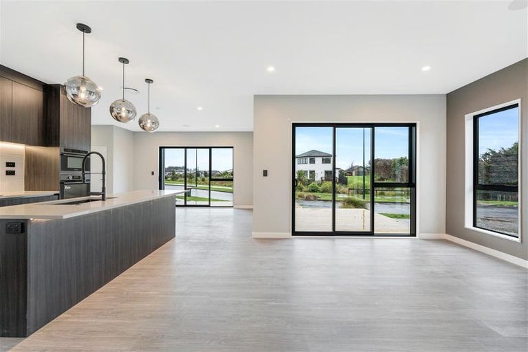 Photo of property in 12 Emerald Avenue, Rosehill, 2113