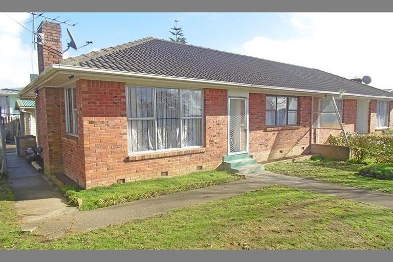 Photo of property in 1/1 Friesian Drive, Mangere, Auckland, 2022