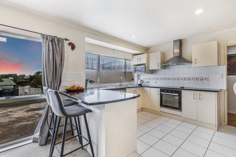 Photo of property in 29 Killygordon Place, Massey, Auckland, 0614