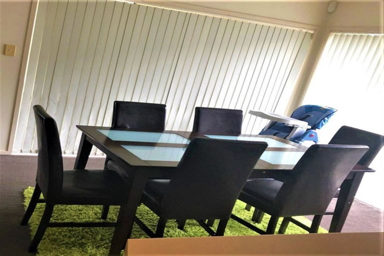 Photo of property in 48 San Marino Drive West, Henderson, Auckland, 0612