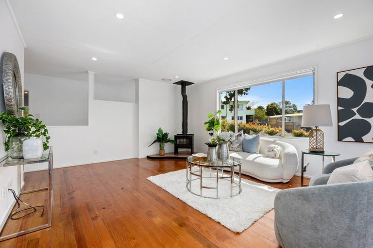 Photo of property in 3 Idyll Place, Northcross, Auckland, 0632