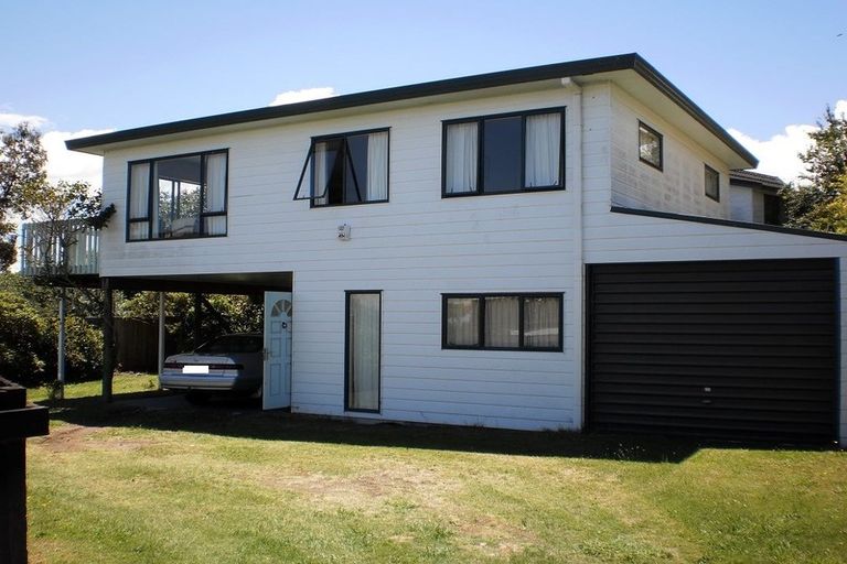 Photo of property in 2/16 Ingle Avenue, Waipahihi, Taupo, 3330