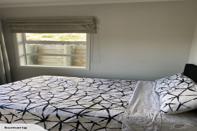 Photo of property in 124 Amesbury Drive, Churton Park, Wellington, 6037