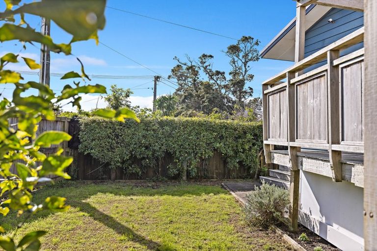 Photo of property in 3 Gazelle Avenue, Beach Haven, Auckland, 0626