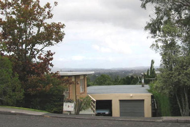 Photo of property in 2/4 Lynn Road, Bayview, Auckland, 0629