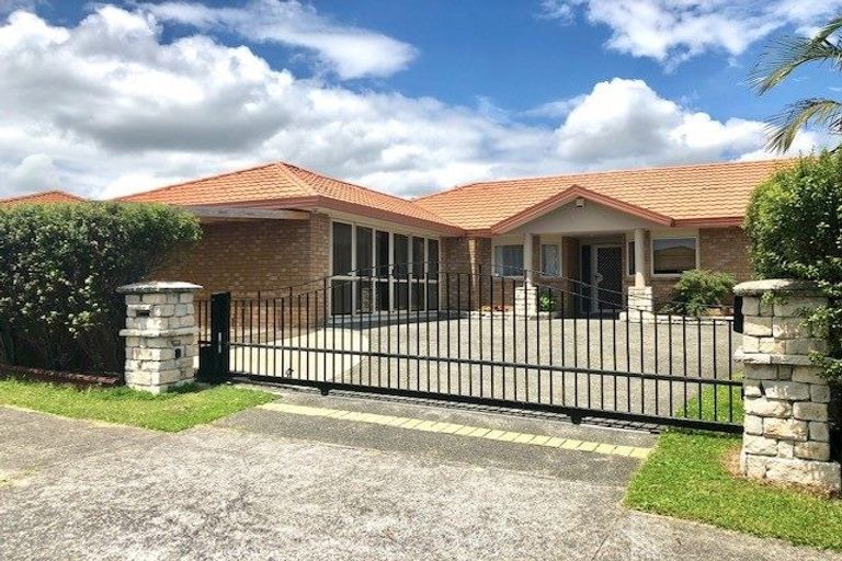 Photo of property in 3 Newinn Crescent, East Tamaki Heights, Auckland, 2016