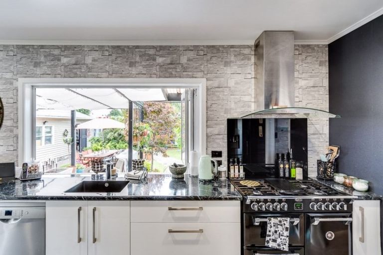 Photo of property in 3 Nikau Street, Taradale, Napier, 4112