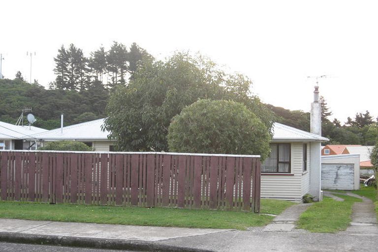 Photo of property in 14 Kaitawa Crescent, Paraparaumu, 5032