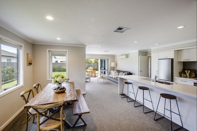 Photo of property in 17 Aoraki Road, Poraiti, Napier, 4112