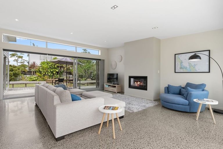 Photo of property in 8 Te Mauri Place, Omaha, 0986