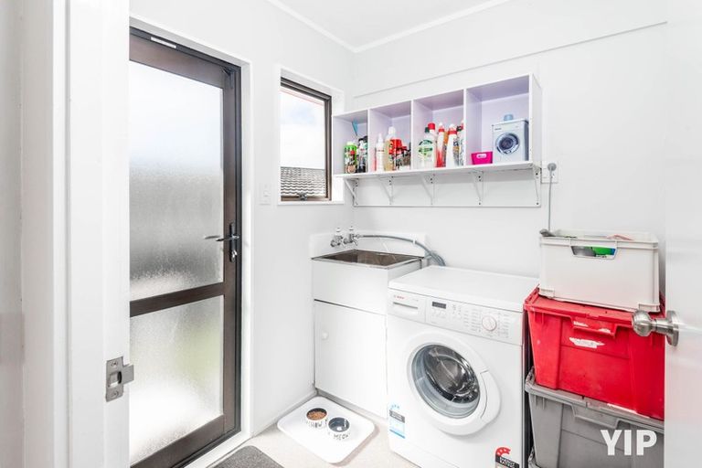 Photo of property in 37 Sunhaven Drive, Newlands, Wellington, 6037