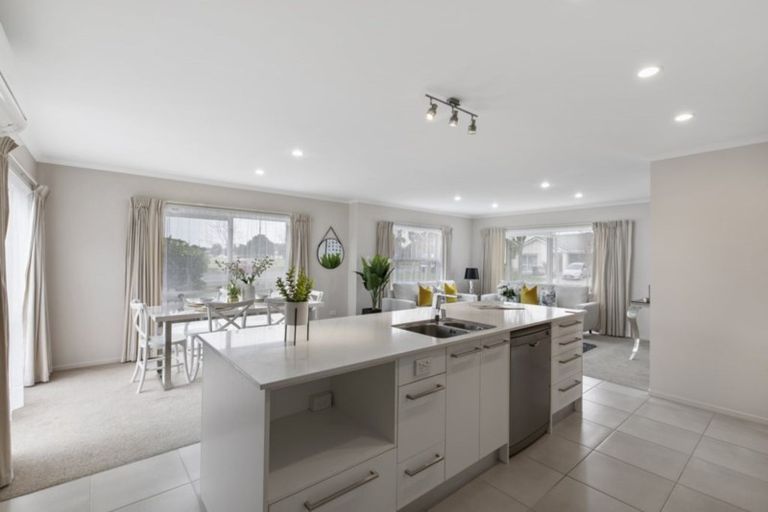 Photo of property in 1 Poaka Avenue, Takanini, 2112