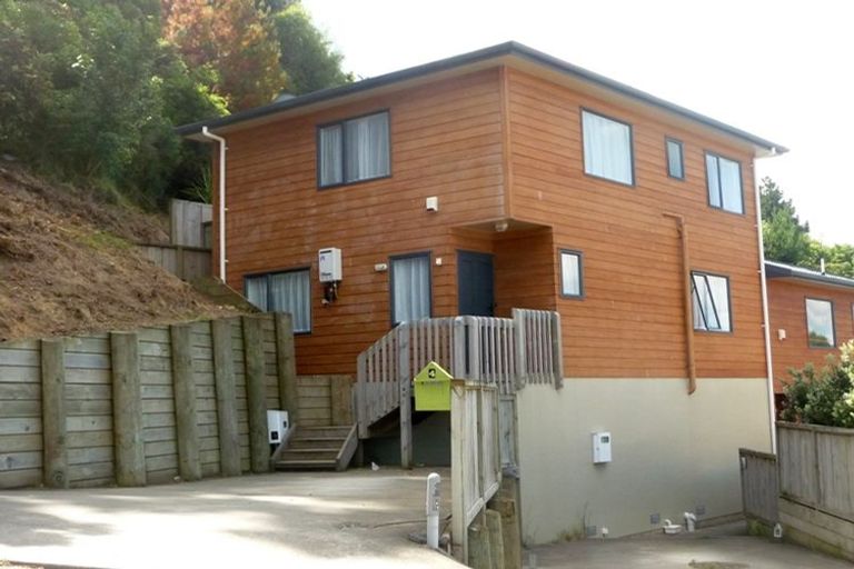 Photo of property in 4 Stella Grove, Newlands, Wellington, 6037