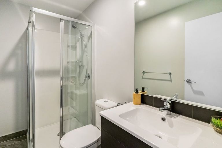 Photo of property in 36 Tokai Place, Glen Eden, 0602