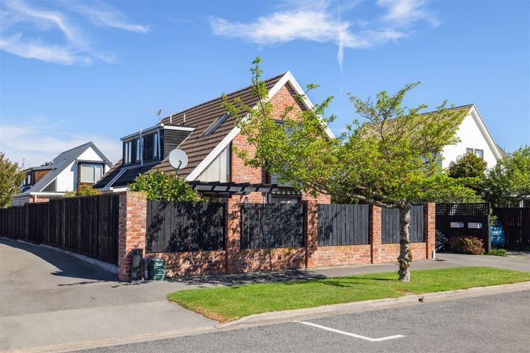 Photo of property in 64 Merivale Lane, Merivale, Christchurch, 8014