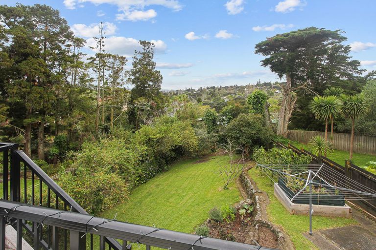 Photo of property in 37 Derwent Crescent, Titirangi, Auckland, 0604