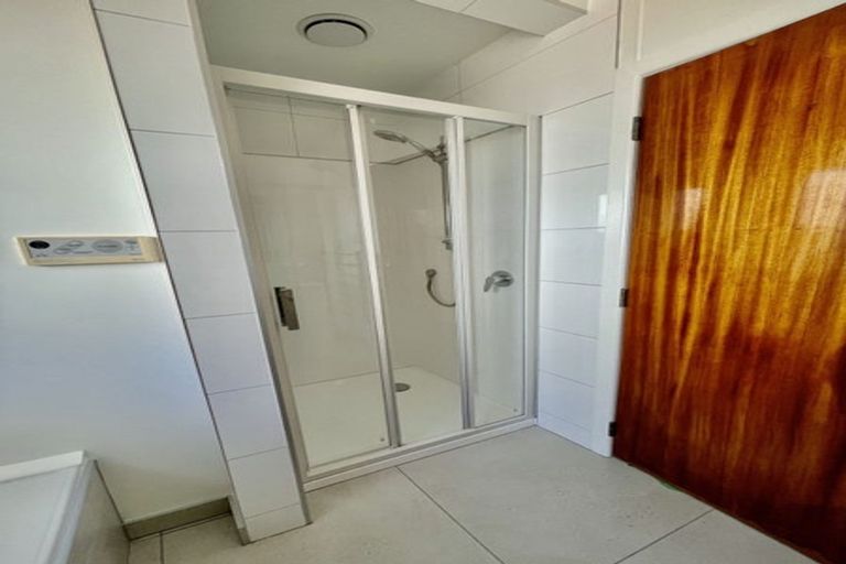 Photo of property in 76 Stewart Drive, Newlands, Wellington, 6037