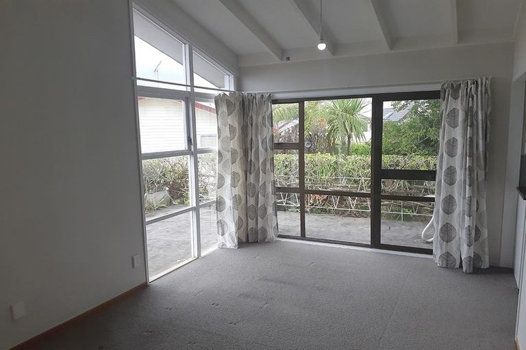 Photo of property in 28 Ussher Place, Pakuranga Heights, Auckland, 2010
