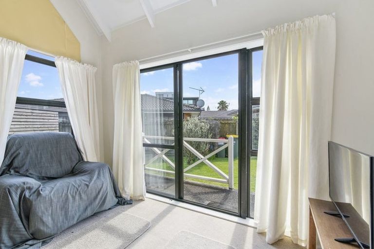 Photo of property in 13 Bellbird Place, Orewa, 0931