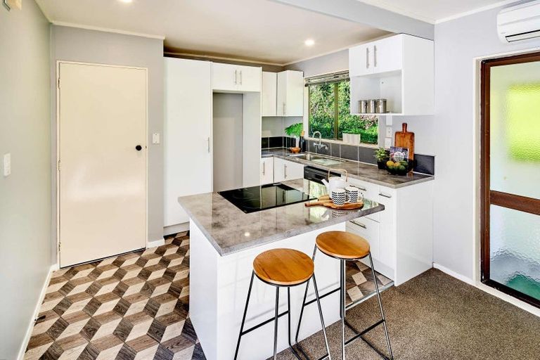 Photo of property in 72b Newlands Road, Newlands, Wellington, 6037