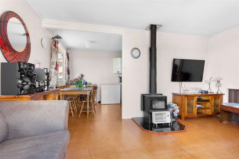 Photo of property in 24 Halloran Place, Massey, Auckland, 0614