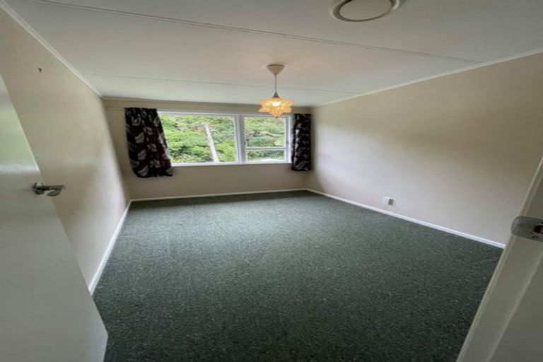Photo of property in 6 Tobruk Street, Karori, Wellington, 6012