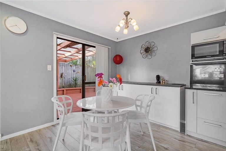 Photo of property in 109 Kemp Road, Massey, Auckland, 0614