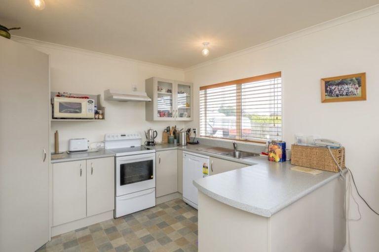 Photo of property in Rangeview Villas, 10/9 Fuller Close, Levin, 5510