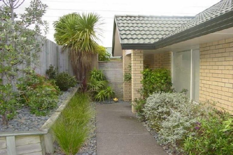 Photo of property in 124 Charles Prevost Drive, The Gardens, Auckland, 2105
