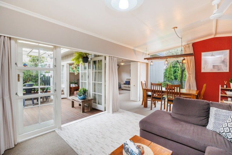 Photo of property in 121 Ruamahanga Crescent, Terrace End, Palmerston North, 4410