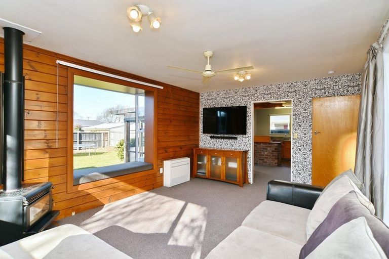 Photo of property in 32 Ashwood Street, Parklands, Christchurch, 8083