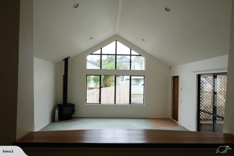 Photo of property in 9 Loughanure Place, Massey, Auckland, 0614