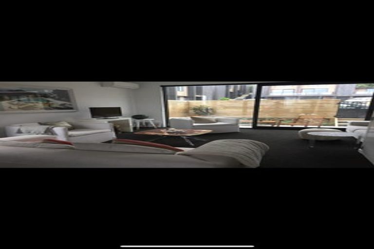 Photo of property in 20u2 Trent Street, Island Bay, Wellington, 6023