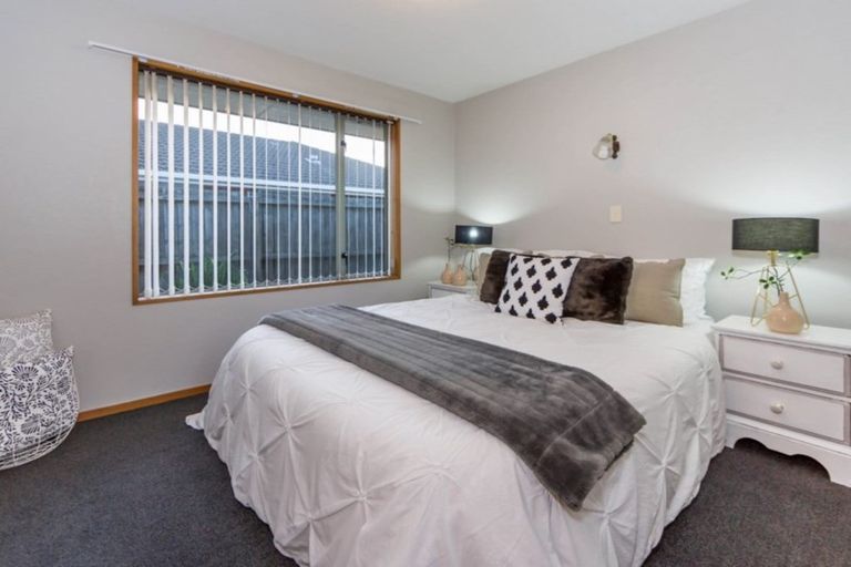 Photo of property in 15 Showgate Avenue, Sockburn, Christchurch, 8042