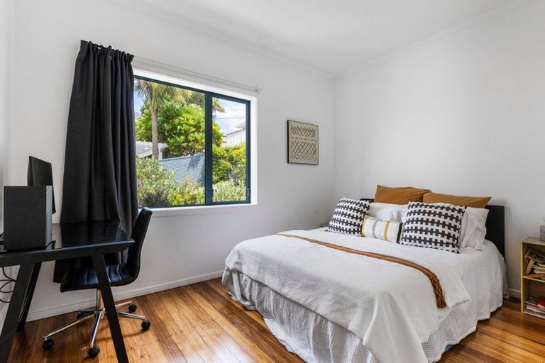 Photo of property in 32 Mandalay Terrace, Khandallah, Wellington, 6035